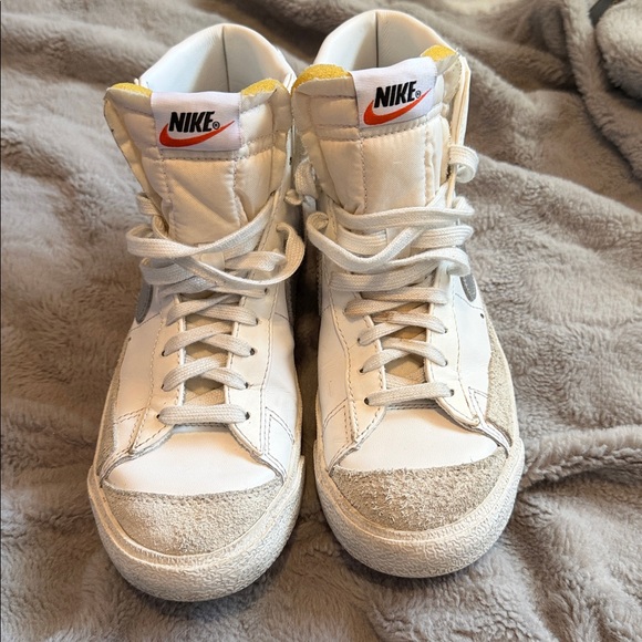 Nike Wmns Blazer Mid '77 'White Silver Metallic' - Picture 3 of 16